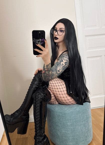 @callmegoddesszara