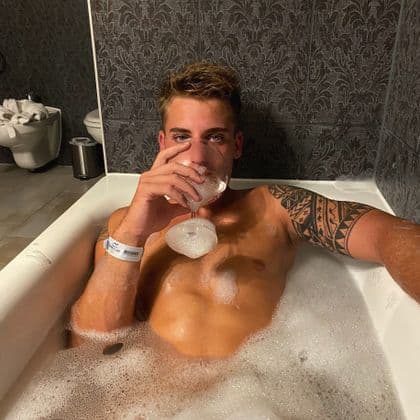 @alexnudeboy