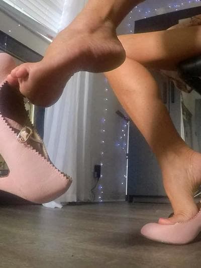 @aubreysfootworship