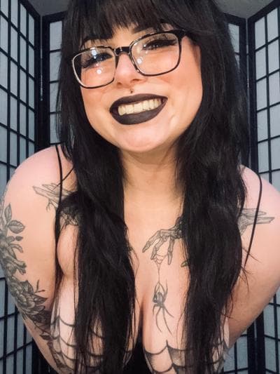@fav_goth_slut